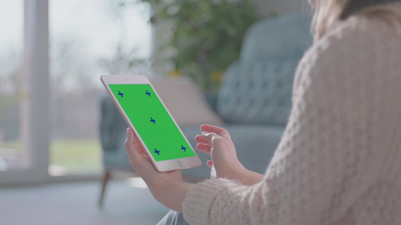 joven usando un teléfono inteligente