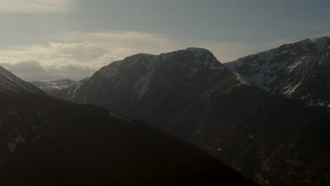 Vista-A-La-Montaña-Al-Atardecer-En-El-Parque-Nacional-Rock-Mountain