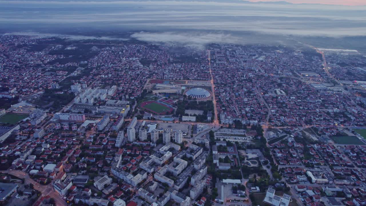 ciudad de zadar en dalmacia croacia durante el amanecer de la mañana, paisaje urbano, antena