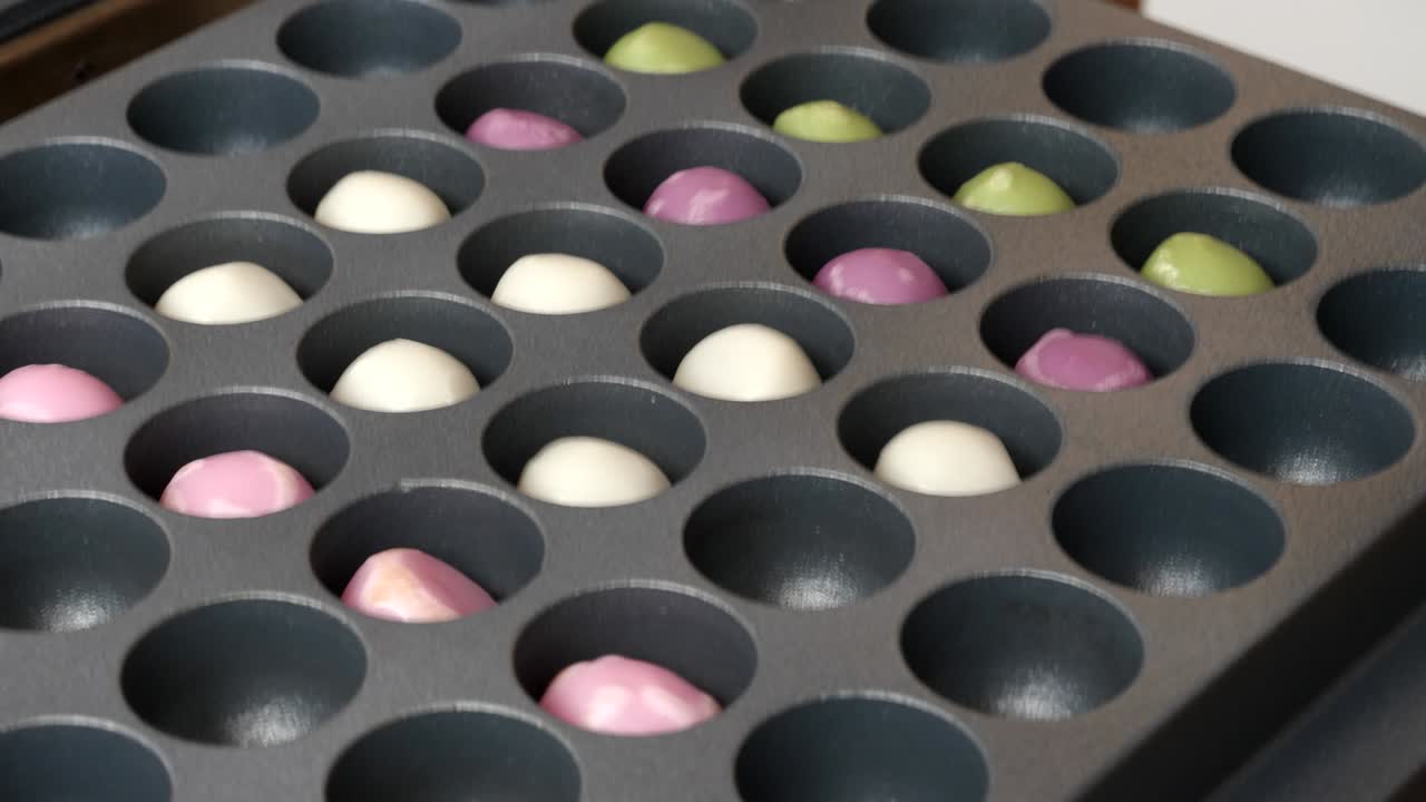 교토에서 마루모치 공을 만드는 기계