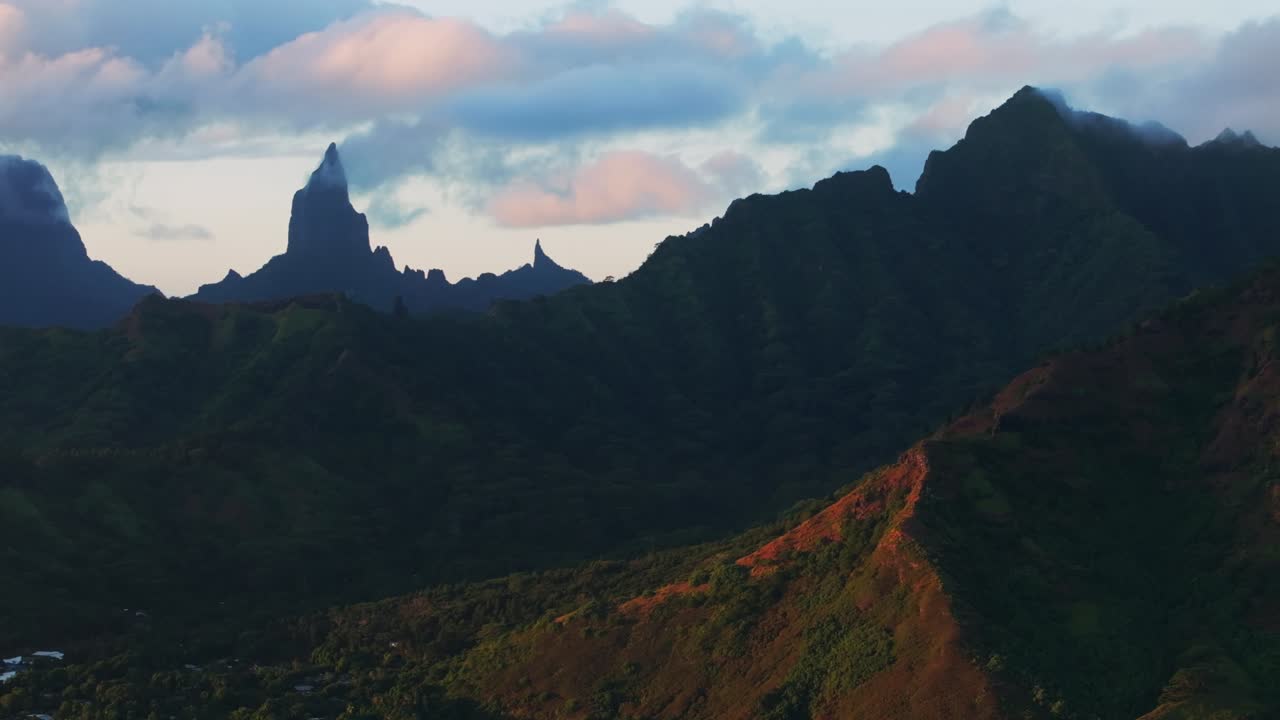 Breathtaking Sunset over Lush Mountain Range