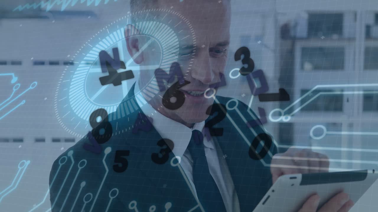 animación de procesamiento de datos y cartas sobre empresario caucásico en la oficina.