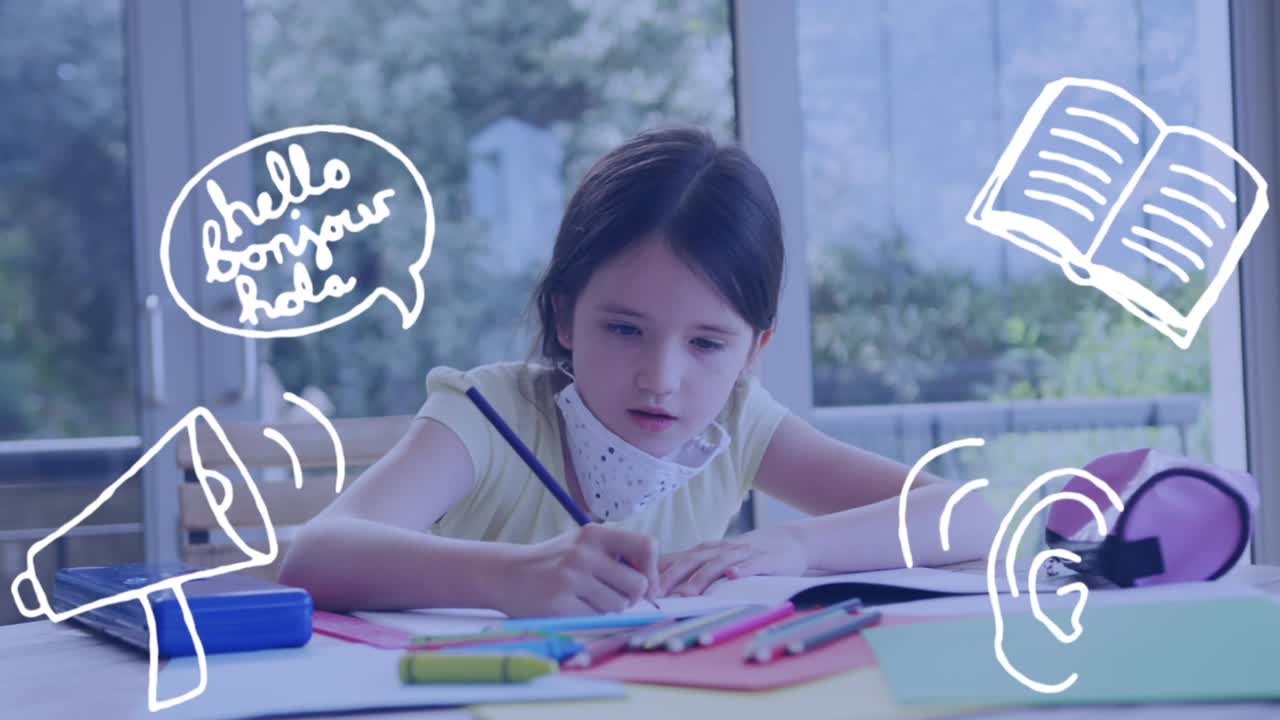 학교 아이콘의 애니메이션 초점을 맞춘 백인 소녀가 얼굴 마스크를 쓰고 숙제를 하고 있습니다.