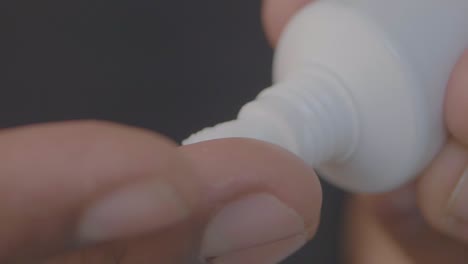 aplicación de la crema