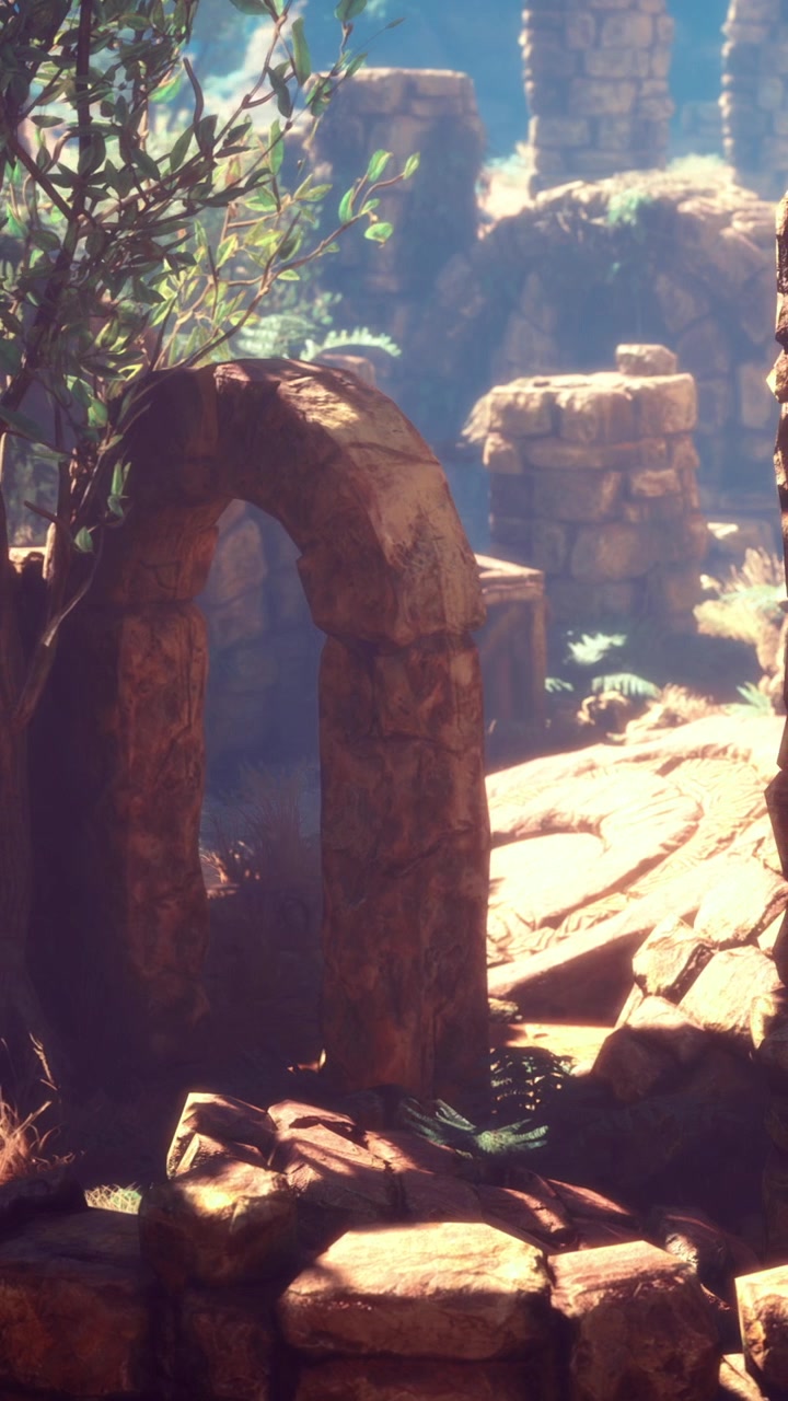Antico arco in pietra circondato da alberi e rocce sotto la luce del sole.