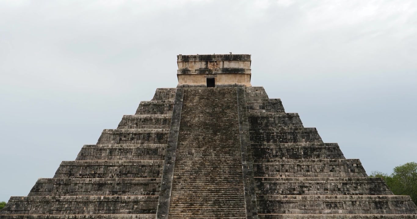 Piramide di Kukulcán nel sito archeologico di Chichen Itza.