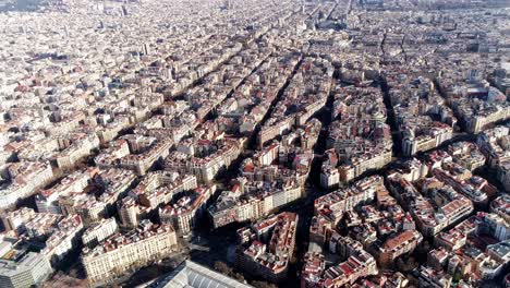 día de verano barcelona paisaje de la ciudad sagrada familia panorama aéreo 4k
