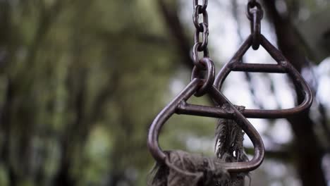 old and broken chains of a obliviate swing