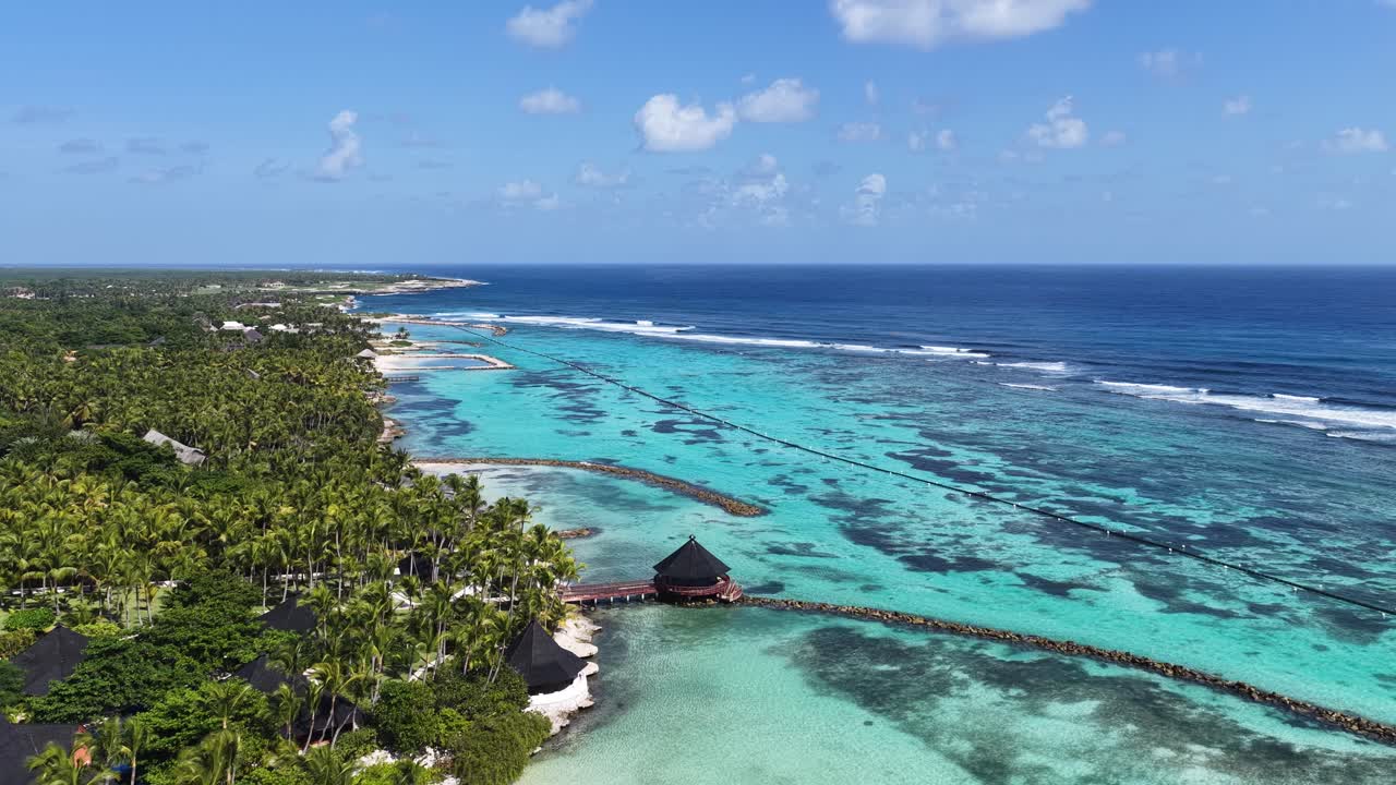 Horizon de Punta Cana à Punta Cana, dans la province de La Altagracia, en République dominicaine. Horizon des Caraïbes. Paysage de plage. Paysage de complexe hôtelier. Horizon de Punta Cana à Punta Cana, dans la province de La Altagracia, en République dominicaine.