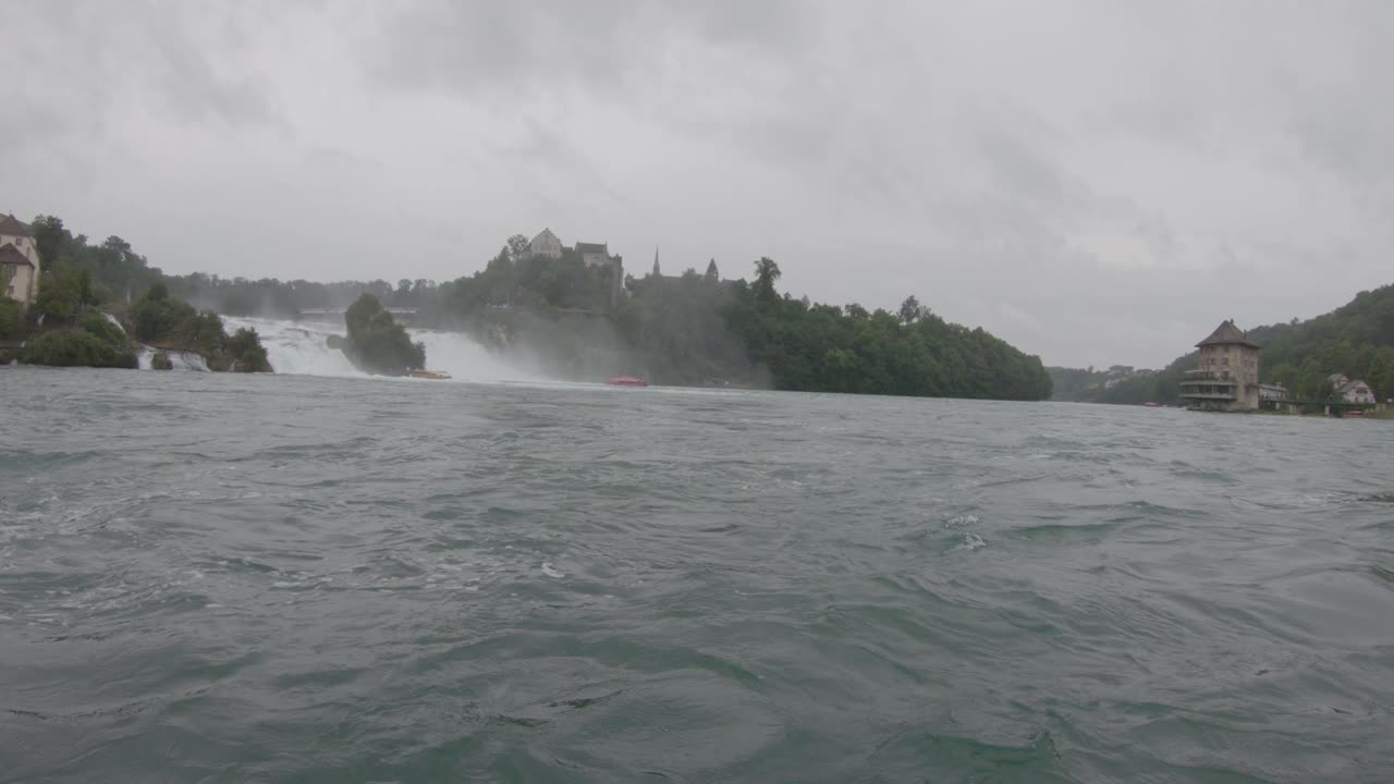 라인강 폭포의 장엄한 전망, 스위스 유럽에서 가장 큰 폭포