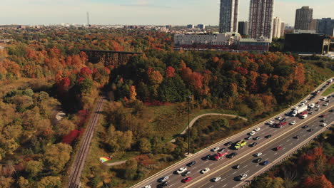 Color-De-Otoño-Sobre-Don-Valley-Parkway-Toronto-Ontario-Canadá