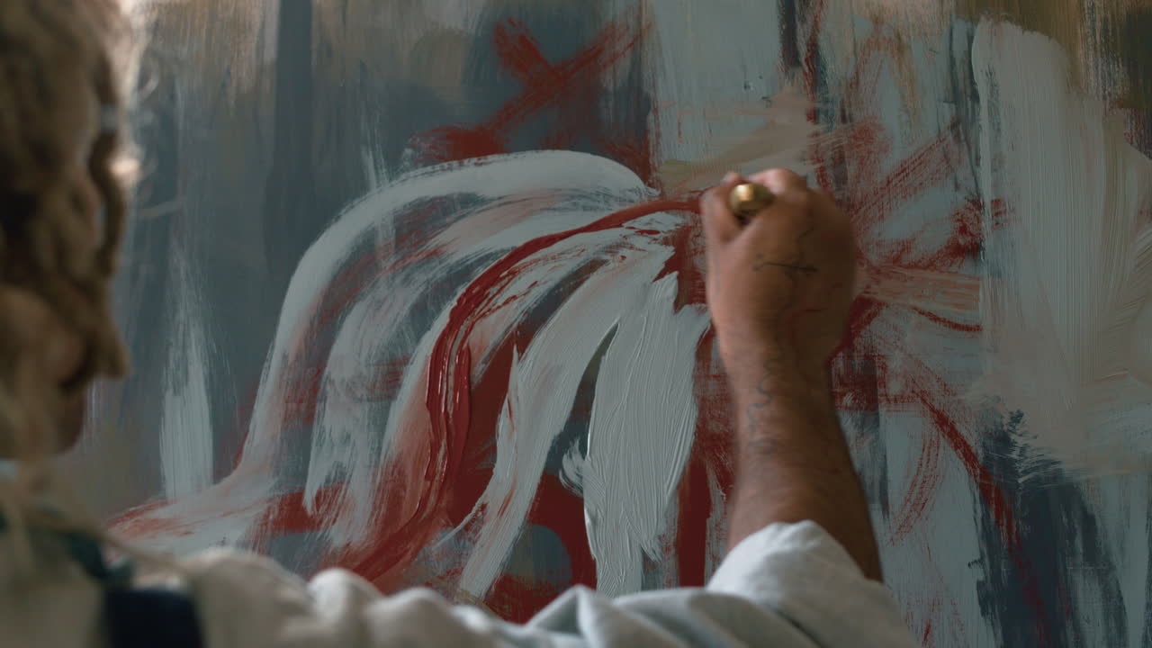 실내에서 예술가 그림을 그리는