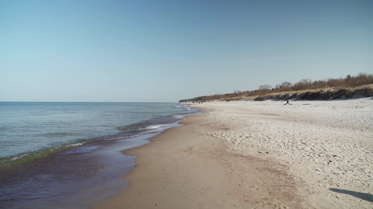 playa de arena de melnrage en klaipeda cerca del mar báltico