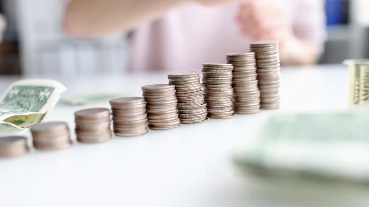 성공한 리더는 동전 어리를 상승 순서로 넘겨줍니다.