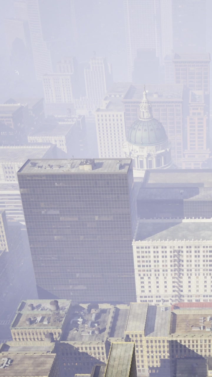 Vista di un paesaggio urbano con grattacieli e nebbia nel pomeriggio
