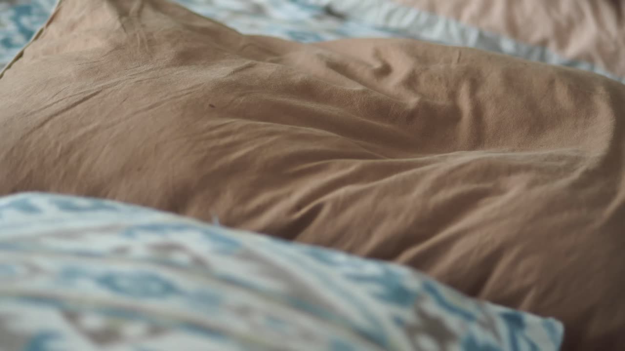 Il cuscino sul letto