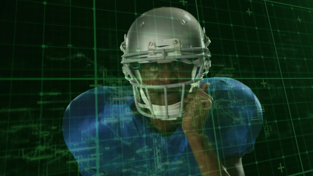Giocatore di football americano che preme la visiera e traccia una griglia digitale mentre scansiona l'HUD per feedback sull'allenamento.