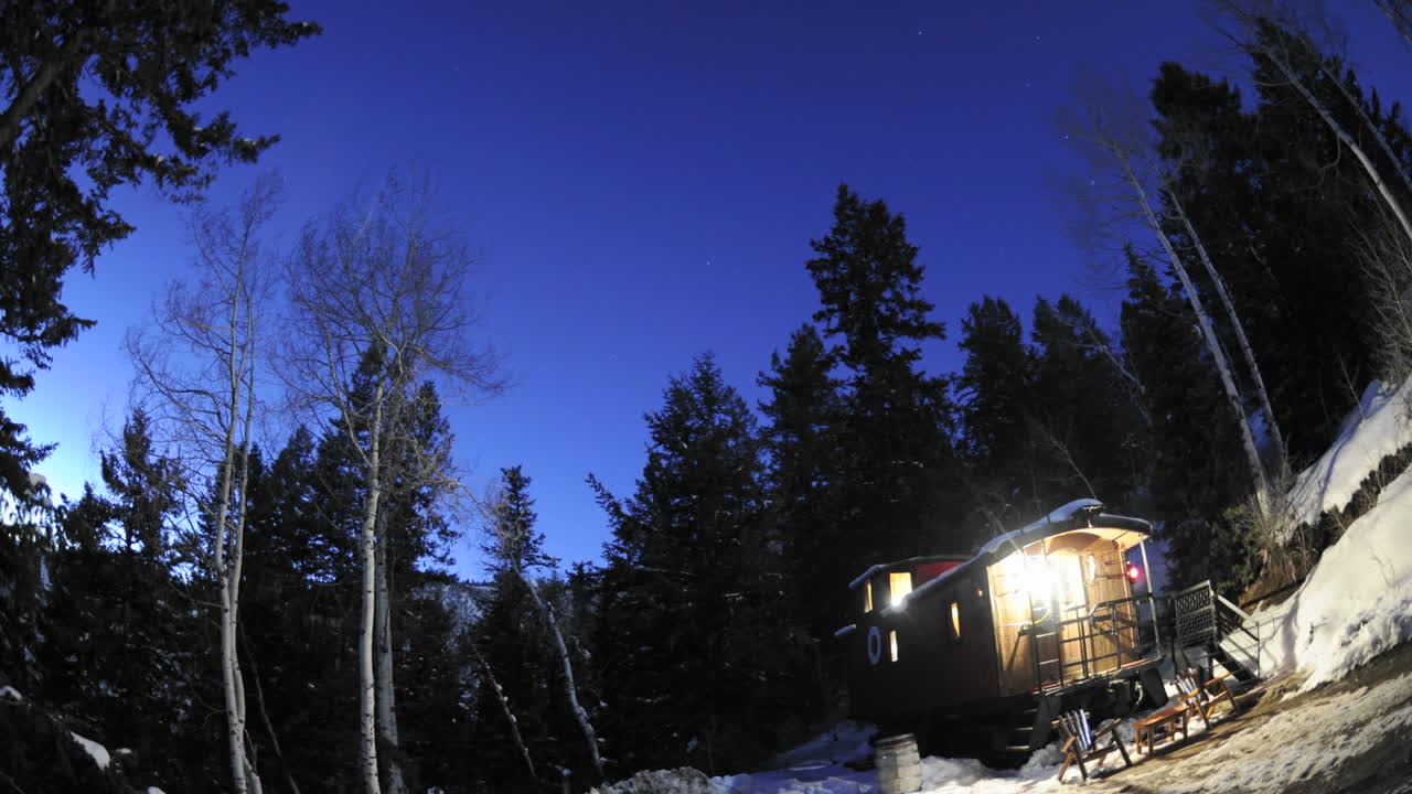 딸기 온천 콜로라도에서 기차 승무원 위의 밤하늘의 시간 경과