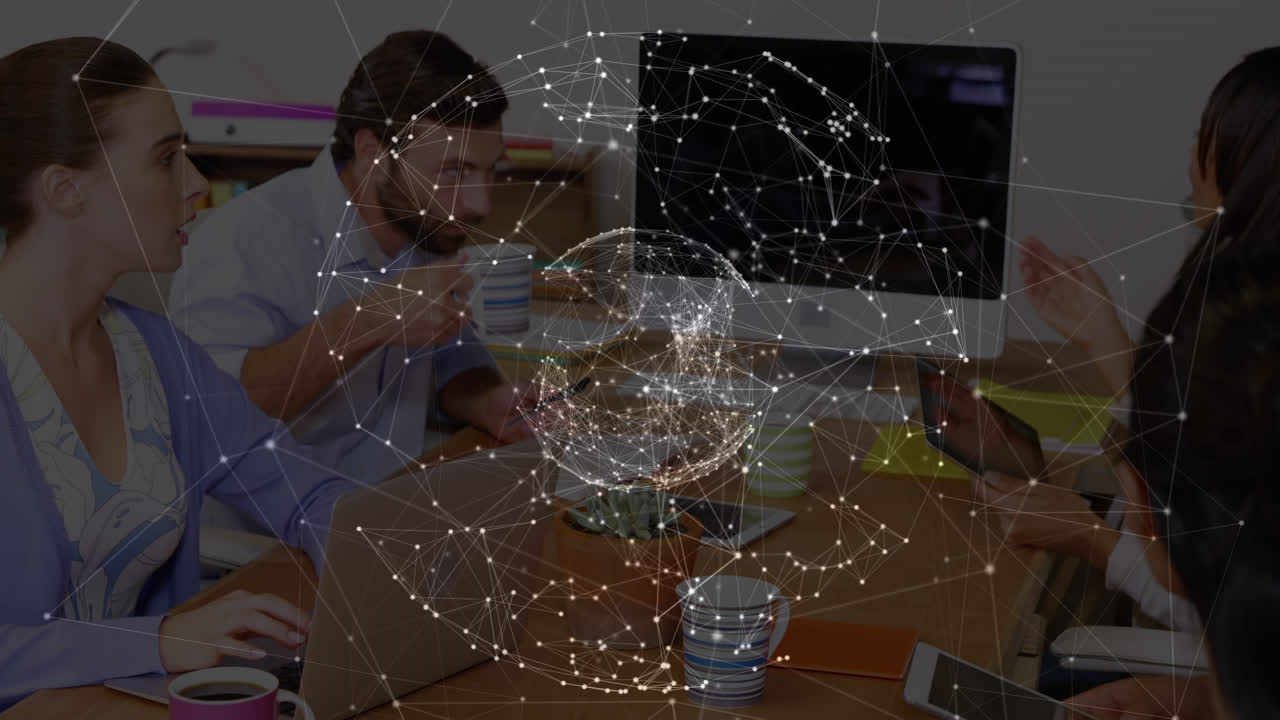animación de la red de conexiones con el mundo a través de diversas personas de negocios en la oficina