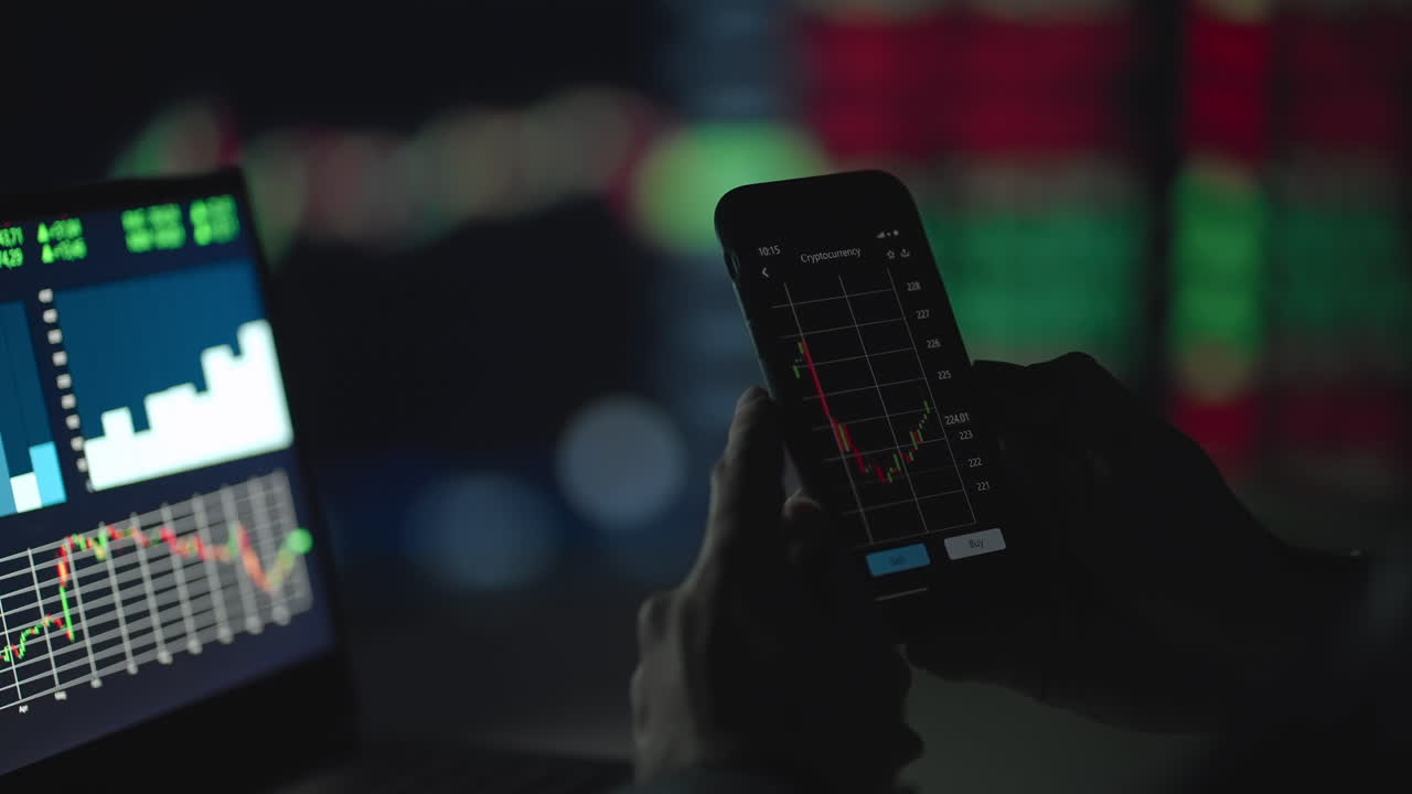 un inversor novato utiliza una aplicación móvil para invertir