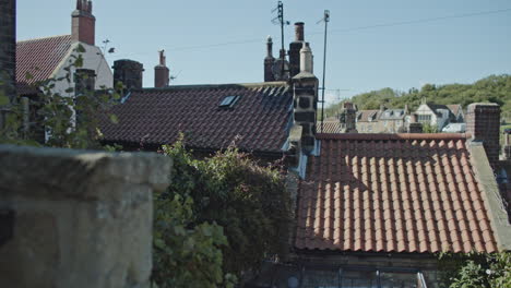 pueblo de la bahía de robin hoods, yorkshire del norte, páramos de la costa de la herencia de york norte clip31