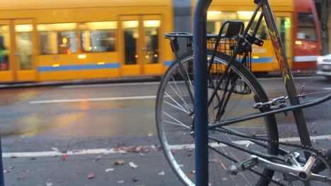 Transporte-Público-En-Una-Ciudad-Amigable-Con-Las-Bicicletas