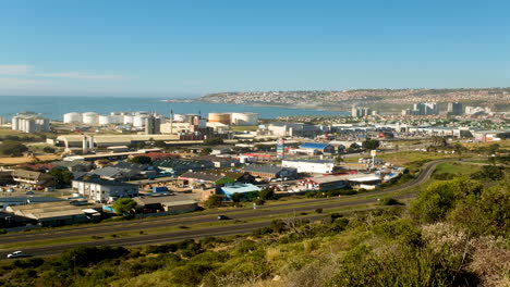 Panoramablick-Auf-Die-Hafenstadt-Mossel-Bay-Und-Das-Industriegebiet-Voorbaai