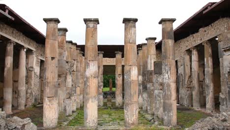 Ruinas-De-La-Famosa-Ciudad-De-Pompeya,-Italia