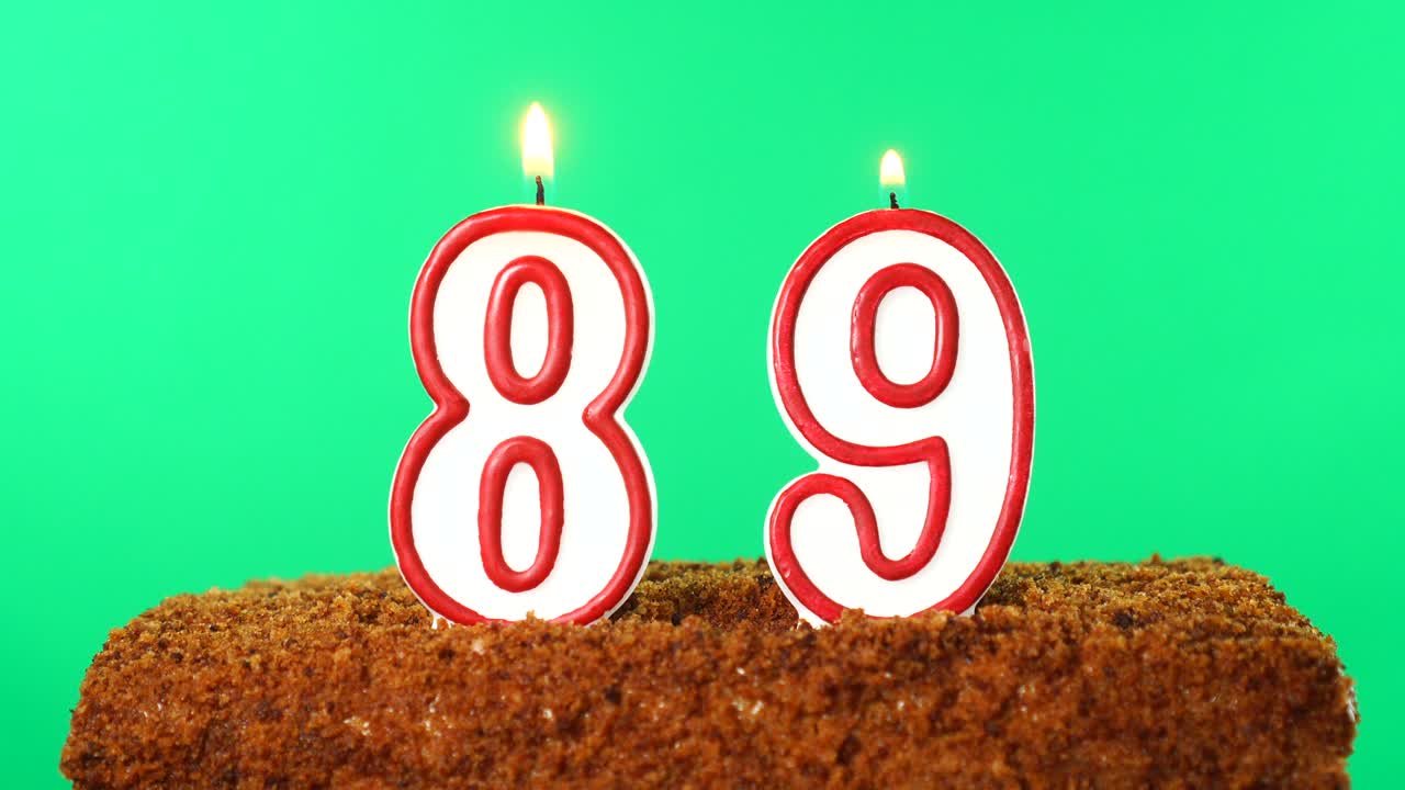 숫자 89의 불이 켜진 케이크, 크로마 키, 녹색 스크린, 고립