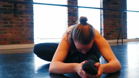 bailarina estirándose antes del baile de ballet