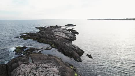 A-rock-in-the-water-at-Newport-Narragansett-bay,-Rhode-Island