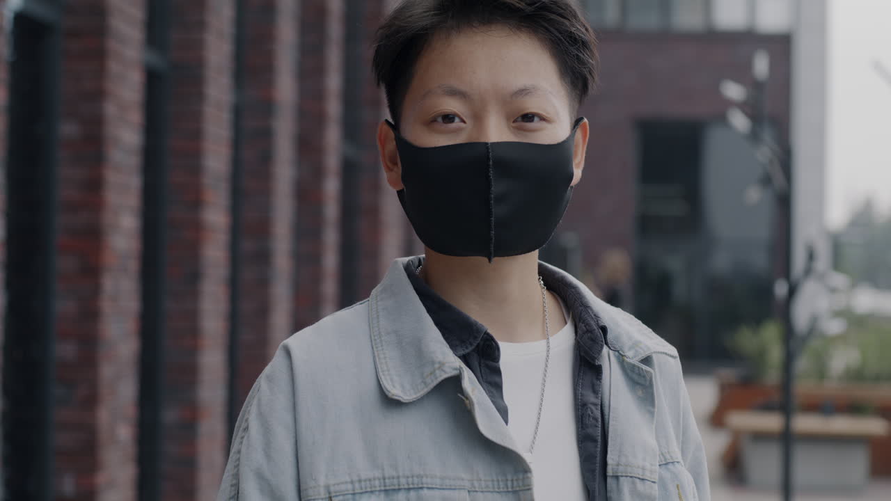 Person wearing a mask in the city