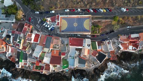 Paso-Elevado-De-Derecha-A-Izquierda-Un-Hermoso-Pueblo-De-Pescadores-En-Tenerife-España