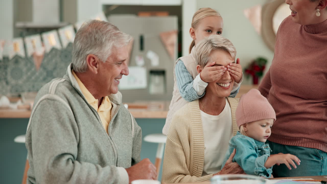 생일, 눈을 가리고 케이크로 가족