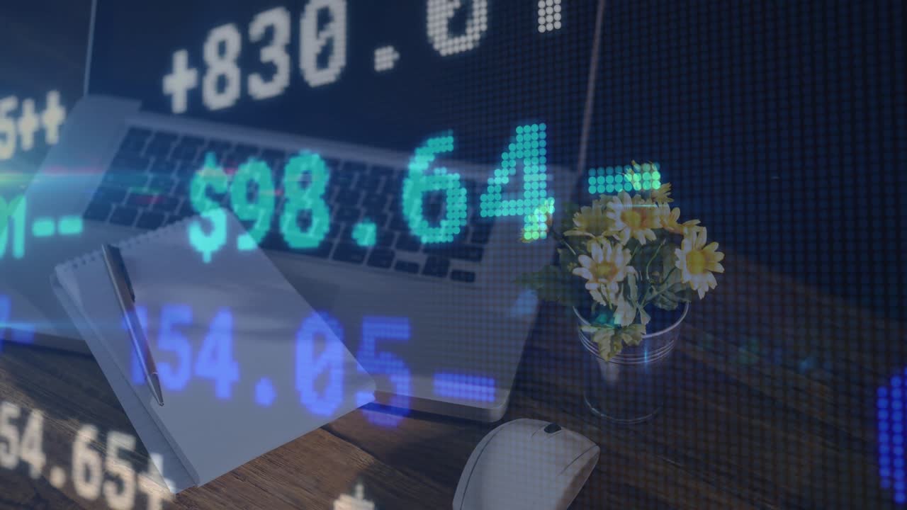 노트북과 노트북으로 책상에서 금융 데이터 처리의 애니메이션