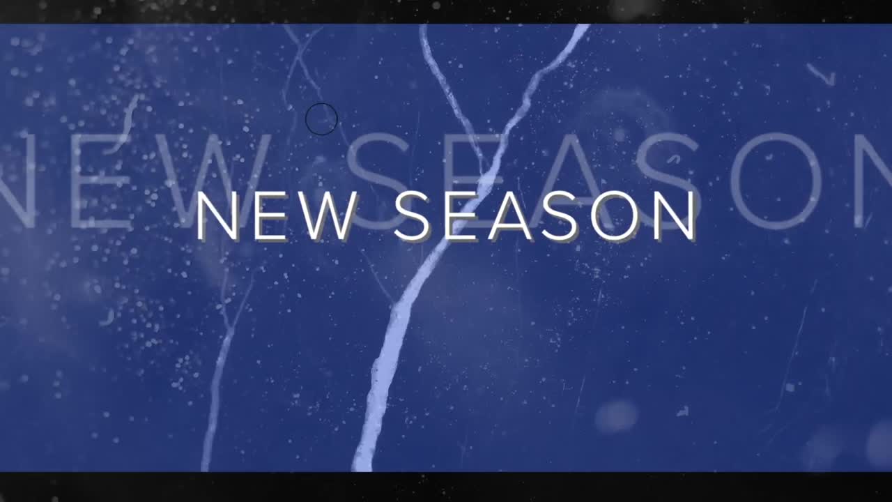 새로운 계절에 걸쳐 여러 원의 애니메이션 검은 바탕에 눈이 내리는 텍스트