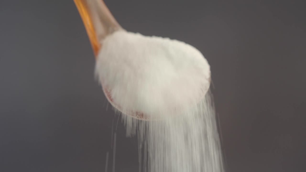 polvo blanco en una cuchara