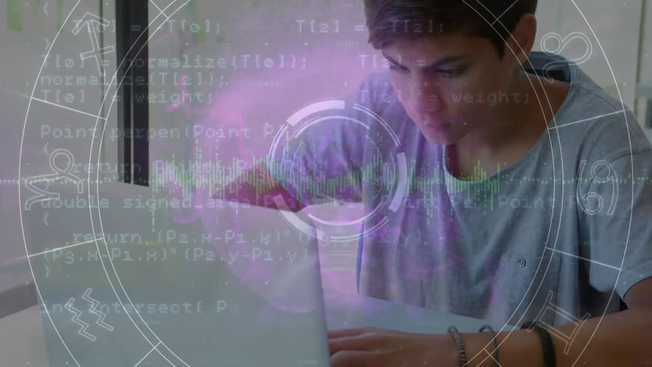 animación de procesamiento de datos sobre un niño asiático usando una computadora portátil en la escuela