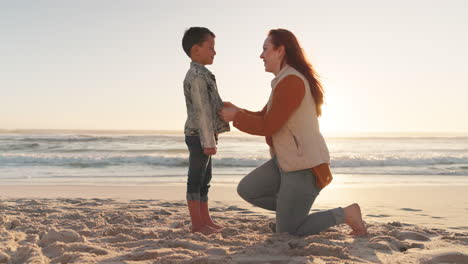 Sommer,-Liebe-Und-Eine-Mutter-Mit-Ihrem-Sohn