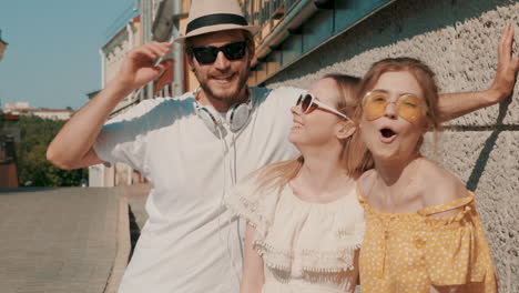 friends enjoying a sunny day in the city