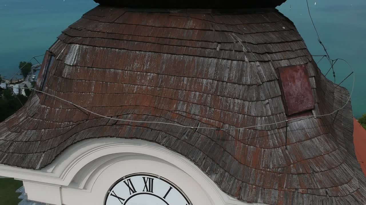 Awesome drone footage of Tihany located at Balaton, Hungary. You can have a nice view of Tihanyi Apatsag. Have fun!