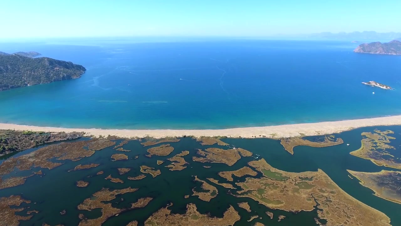 Vista aerea della spiaggia di Iztuzu e del delta del fiume Dalyan