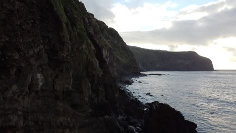 Acantilados-De-La-Playa-De-Mosteiros-En-Azores