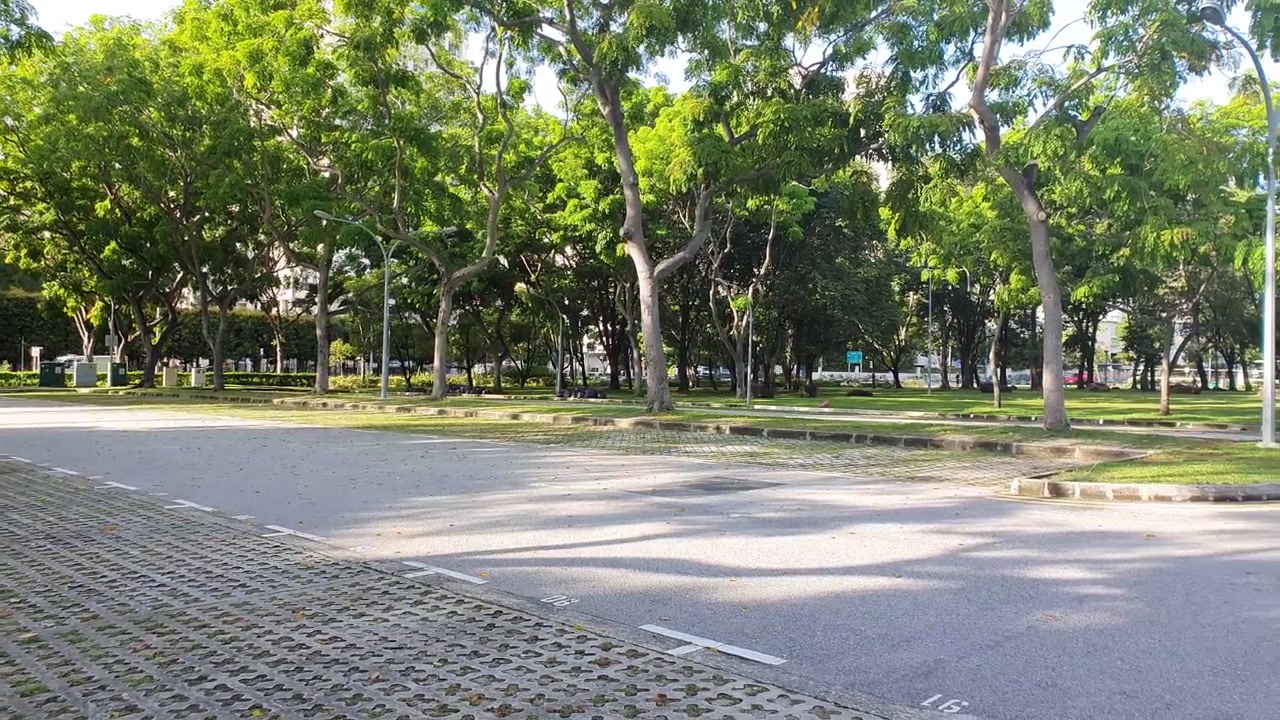 Estacionamento vazio em um parque durante o lockdown da Covid-19 em Singapura, Ásia
