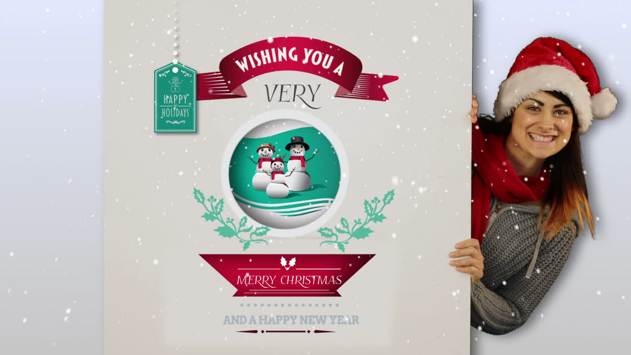 una morena festiva que presenta una tarjeta de navidad