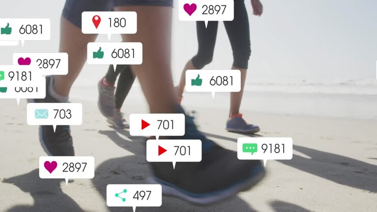 Animation af notifikationer fra sociale medier, over kvinder der løber på stranden