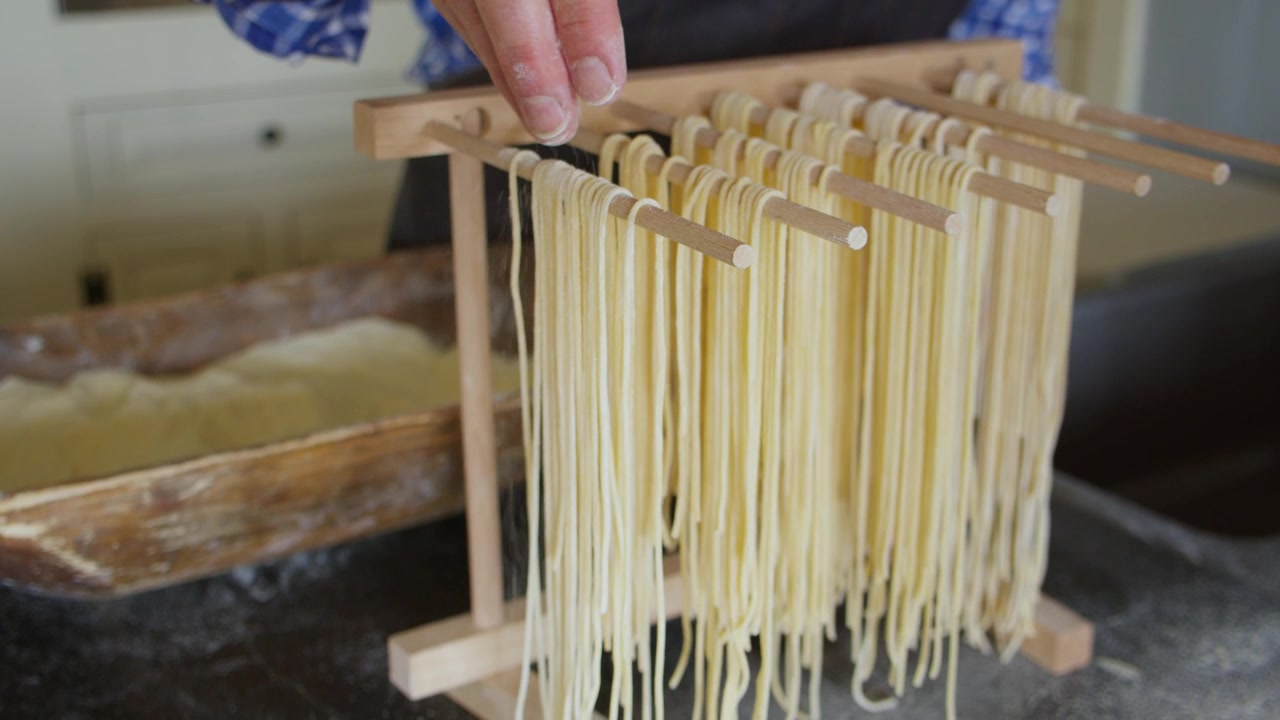 Corso di preparazione della pasta per due persone. Corso privato di preparazione della pasta. Corso in hotel. Ospitalità