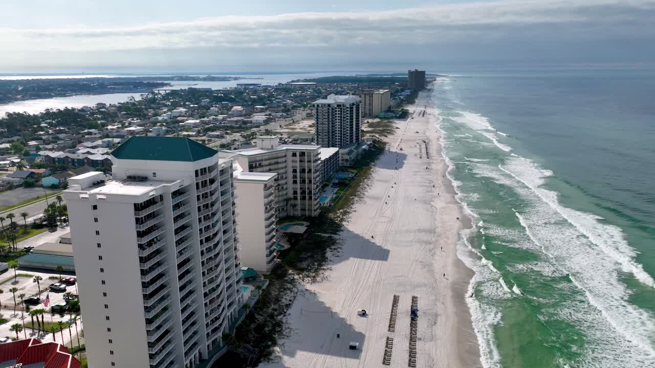 Vistas elevadas de los rascacielos de Panama City Beach, capturadas en 5k