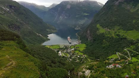 fiordo de geiranger, noruega. hermosa naturaleza paisaje natural de noruega.