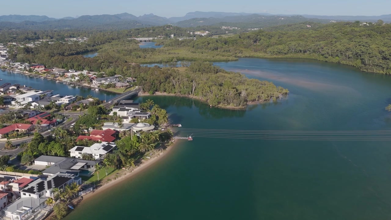 Vista Aerea Di Un Sobborgo Costiero Con Case Lungo Il Tallebudgera Creek Nel Queensland, Australia